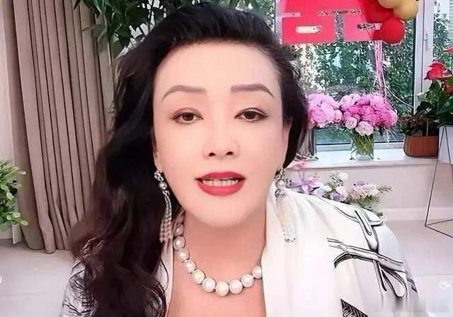 继汪小菲公开表示支持马筱梅后，张兰转发博主长文支持儿媳马筱梅，文章开头就一针见血