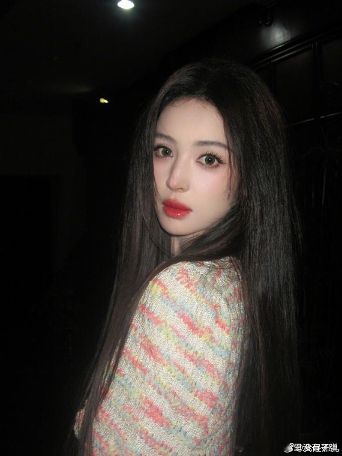 娜扎521晒照、娜扎说521也快乐保持绝佳状态温柔赴约521，用高颜值日常美照为