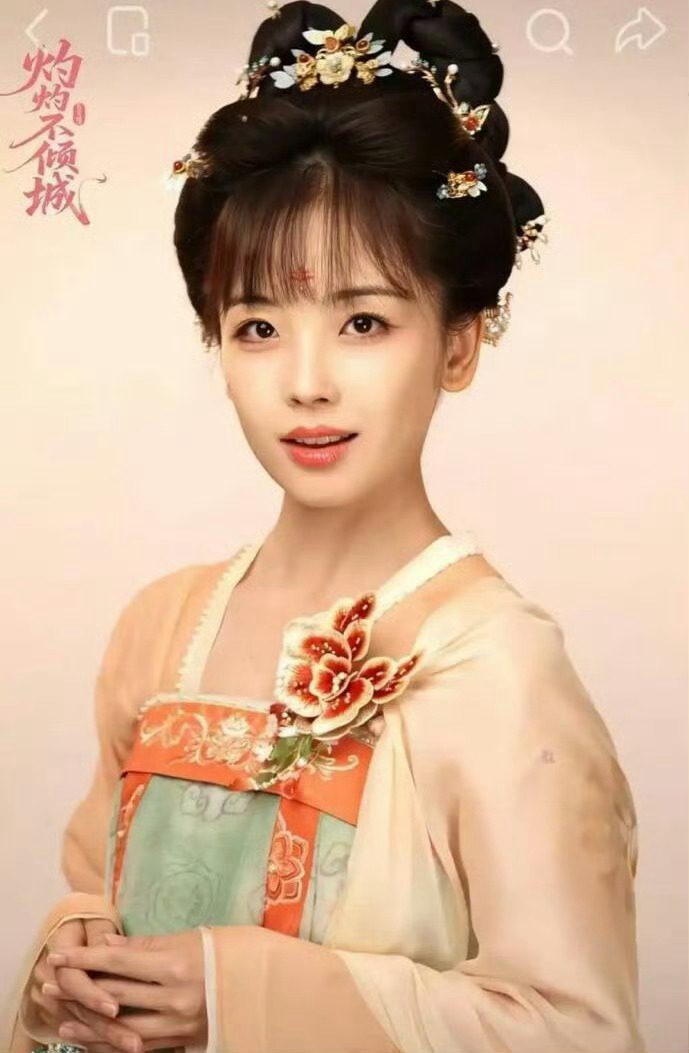 王冰冰胖妆这胖壮一出来，我真的差点没认出来。跟现实完全是另外一个人王冰冰
