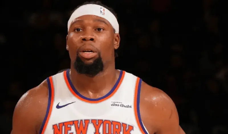 #尼克斯兜售亚布塞莱# 根据记者Stefan Bondy，尼克斯目前在与多队积极