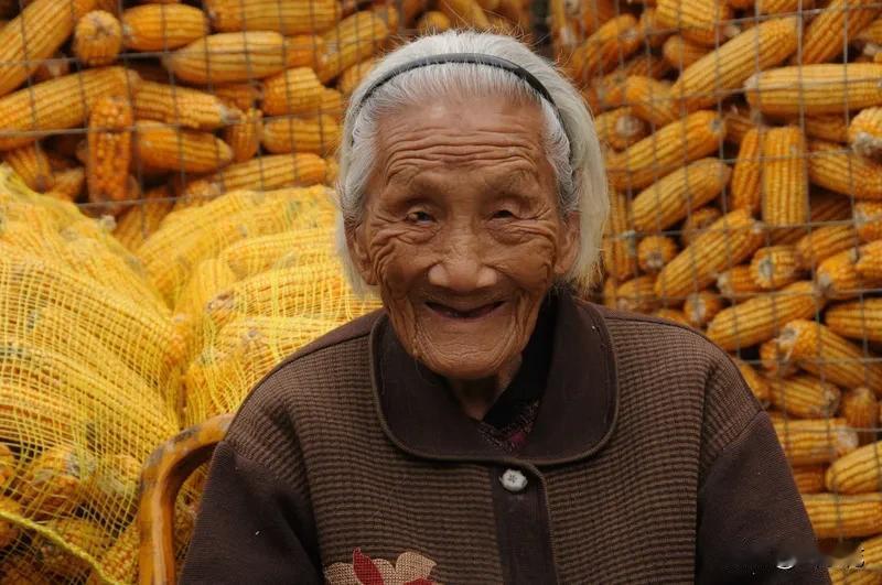 常言说“家有一老，犹如一宝”。比如说，即便老人在家不能为家庭成员提供太多价值，但