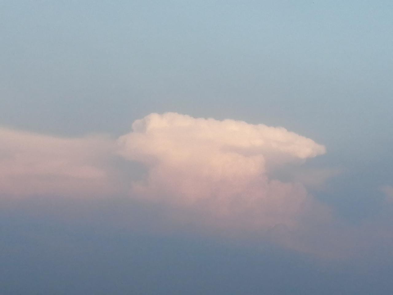 晒图笔记大赛秋之天空，美的。