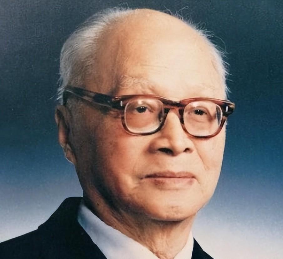 1960年，苏联违约，召回了在华科学家。临走时，一苏联专家悄悄告诫核研所：“你们