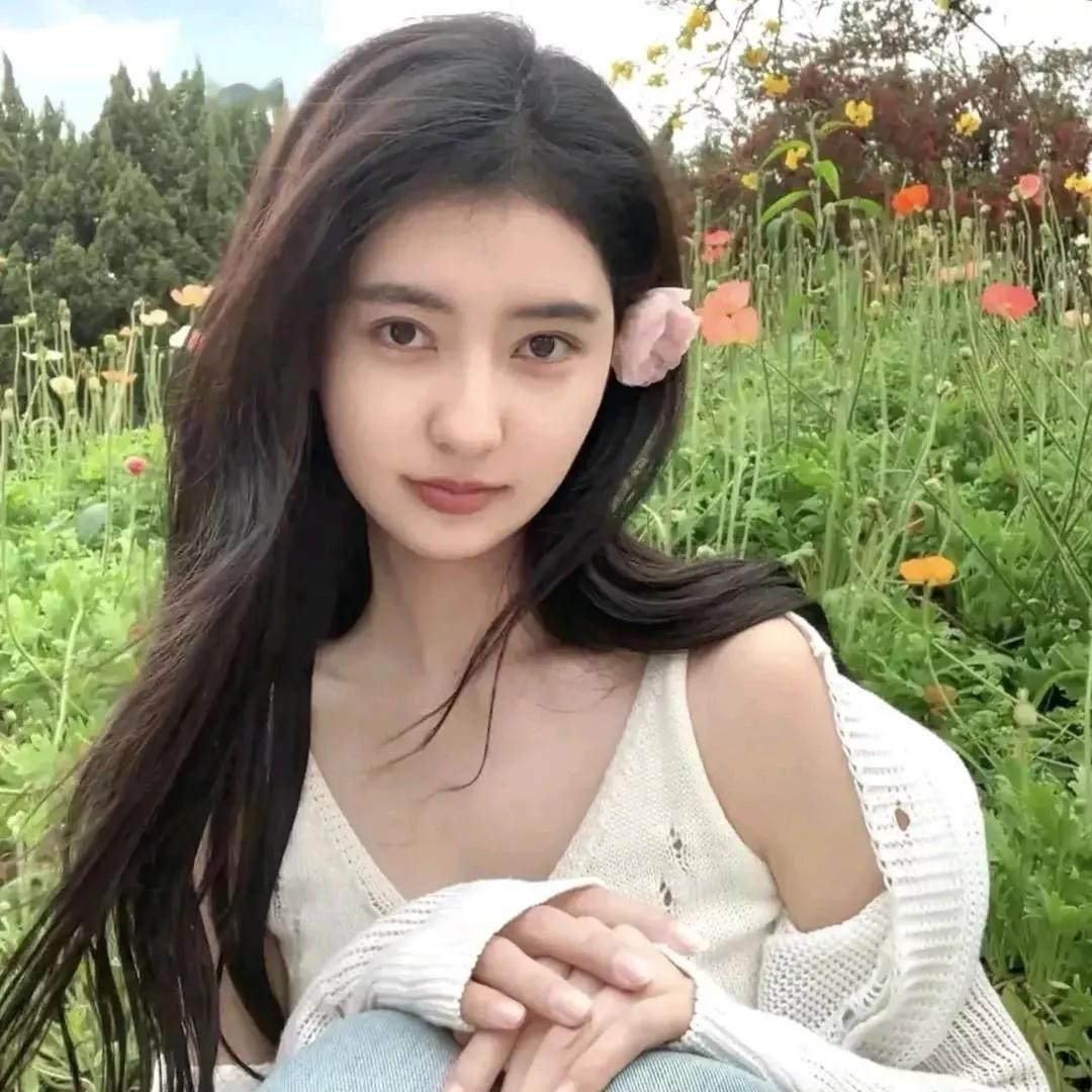 在花海中，遇见最美的自己 🌸🌸唯有美女赏花景 唯美不美 人在花丛中微笑 希望