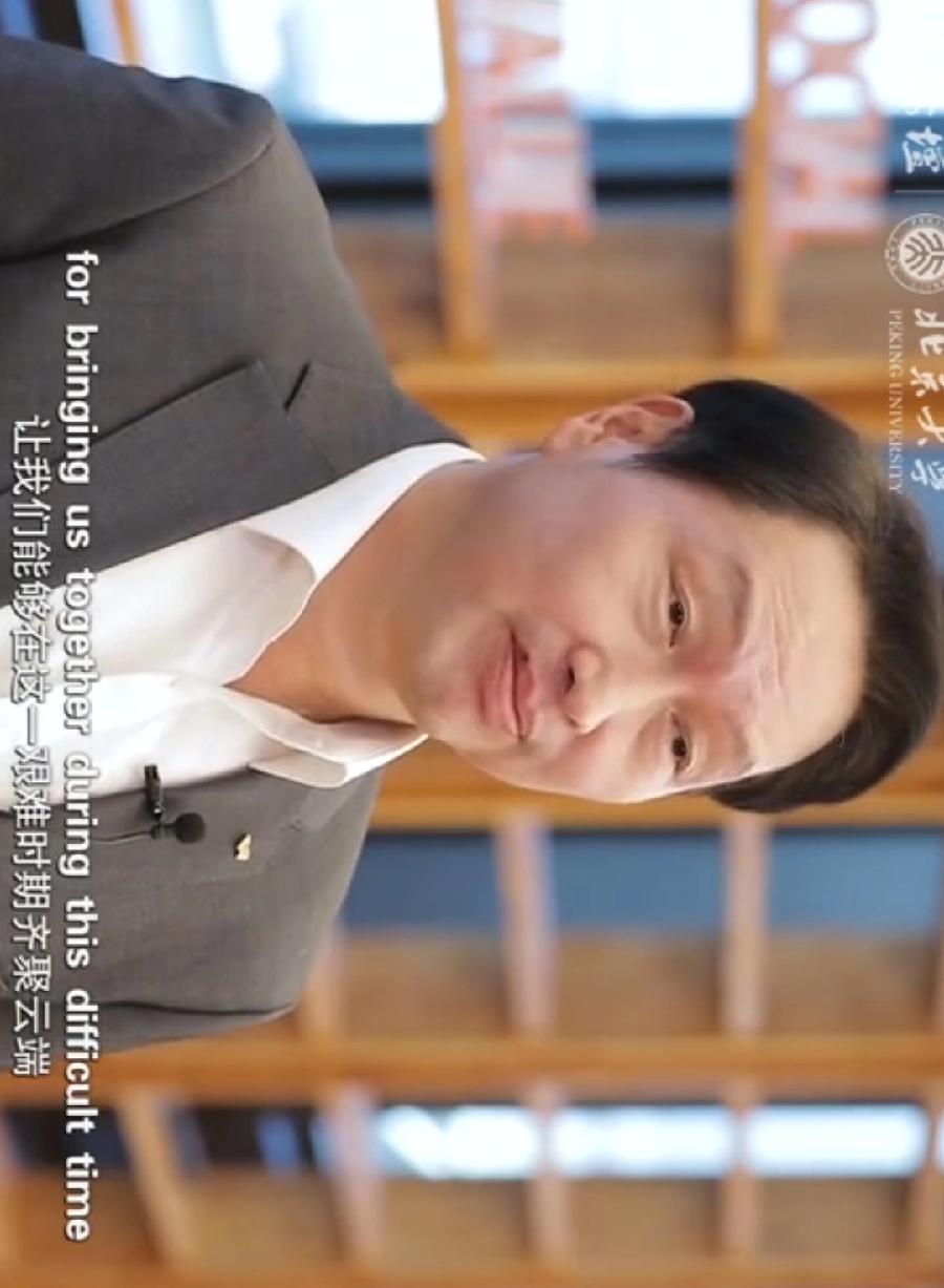韩国SK老总崔泰源，这是一位牛人！
1、婚姻。娶了前总统卢泰愚长女。
2、事业。