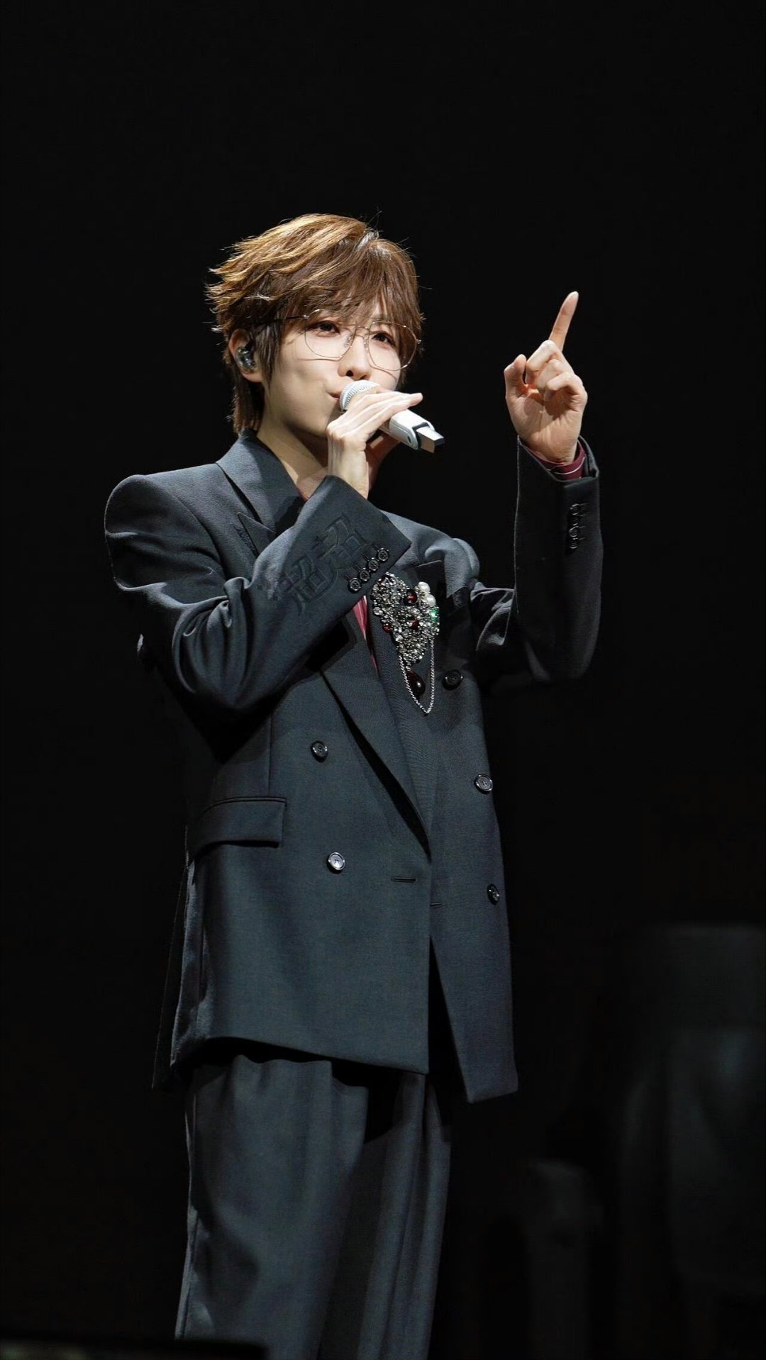 徐良实在人干实在事谁羡慕我先举手🙋徐良青岛站巡演抽奖也太豪横了！从整年份啤酒到