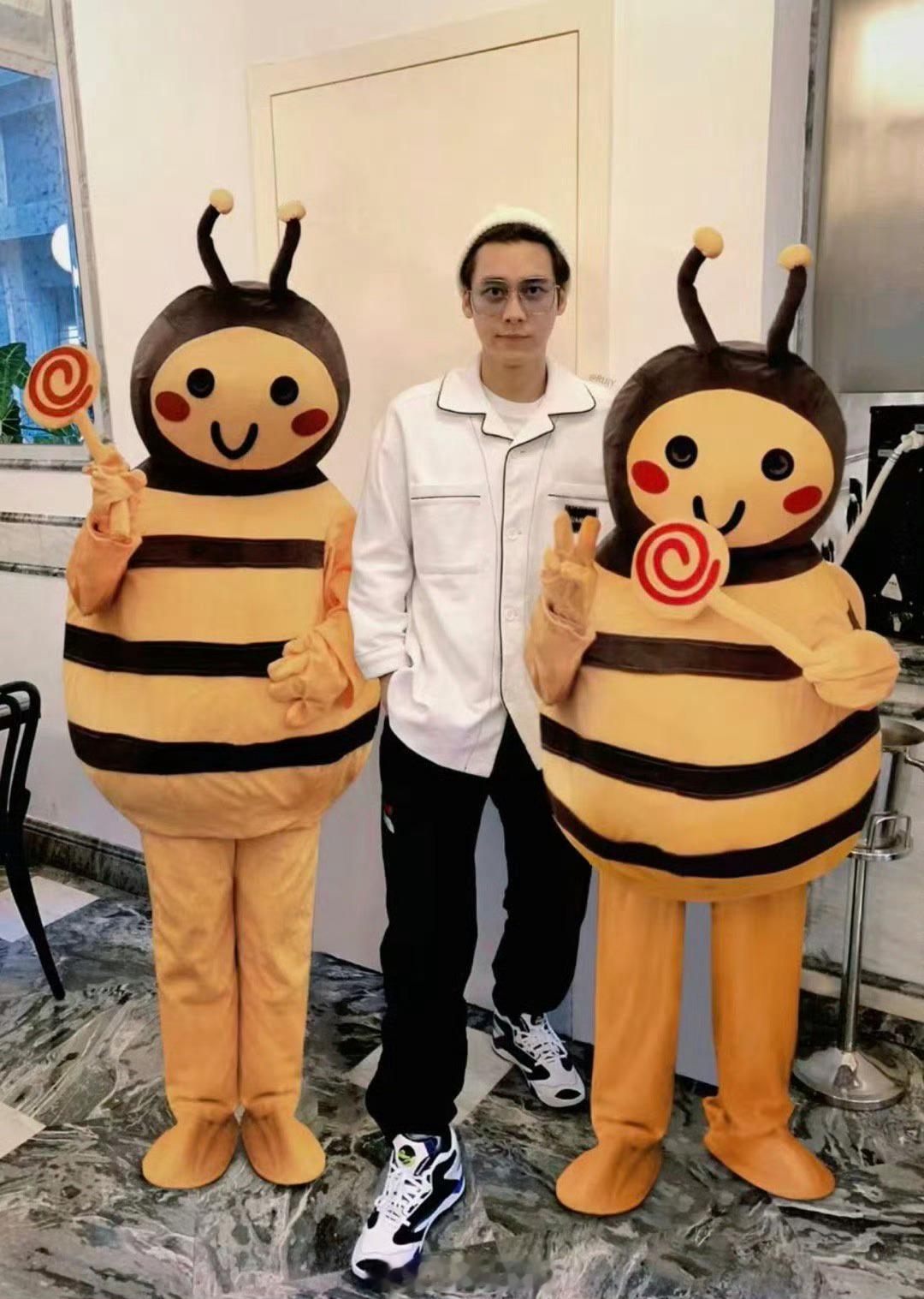网友晒的lyf近照，黑眼圈跟罗志祥有一拼… ​​​