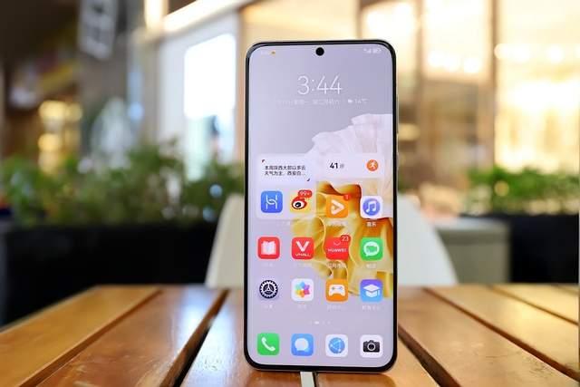 P60：轻薄绝唱，生不逢时

8.3毫米厚，197克重，电池还4815毫安，简直