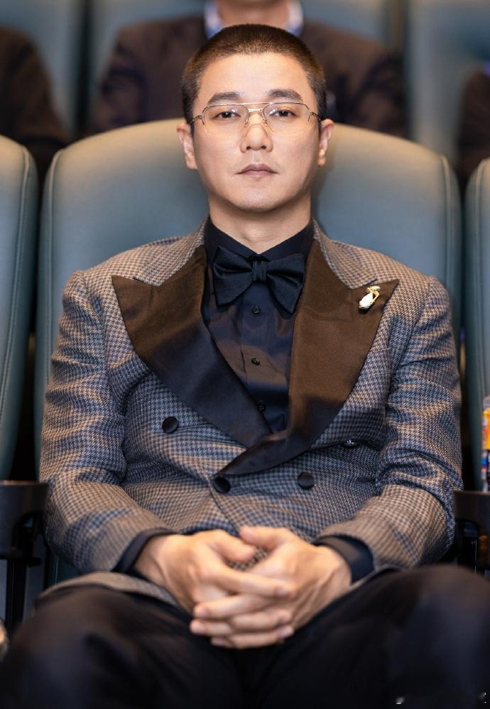 肖央 叔圈的座上宾 叔圈宝藏实锤！喜剧接地气超搞笑，正剧眼神全是戏，硬汉柔情质感