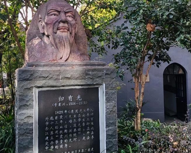 后人看错表象？归有光背后的八位女性，通过清初抄本看到更多秘密。

高中课本里的归