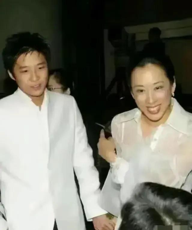 说到香港豪门霍家，最近有个名字越来越响亮，那就是霍启山！这哥们儿不像一般豪门子弟