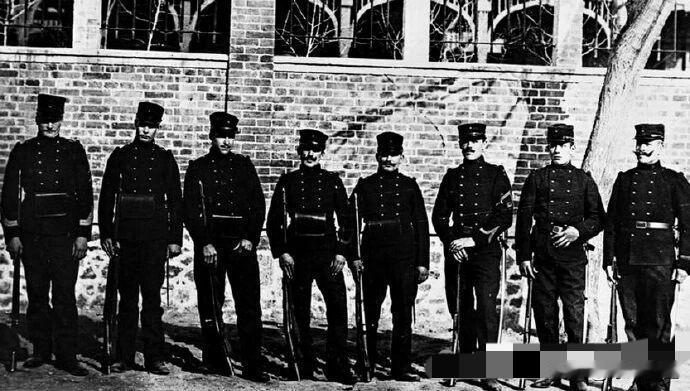老照片欣赏：  摄于1900年，天津；“八国联军”留下的真实相片！

八国联军是