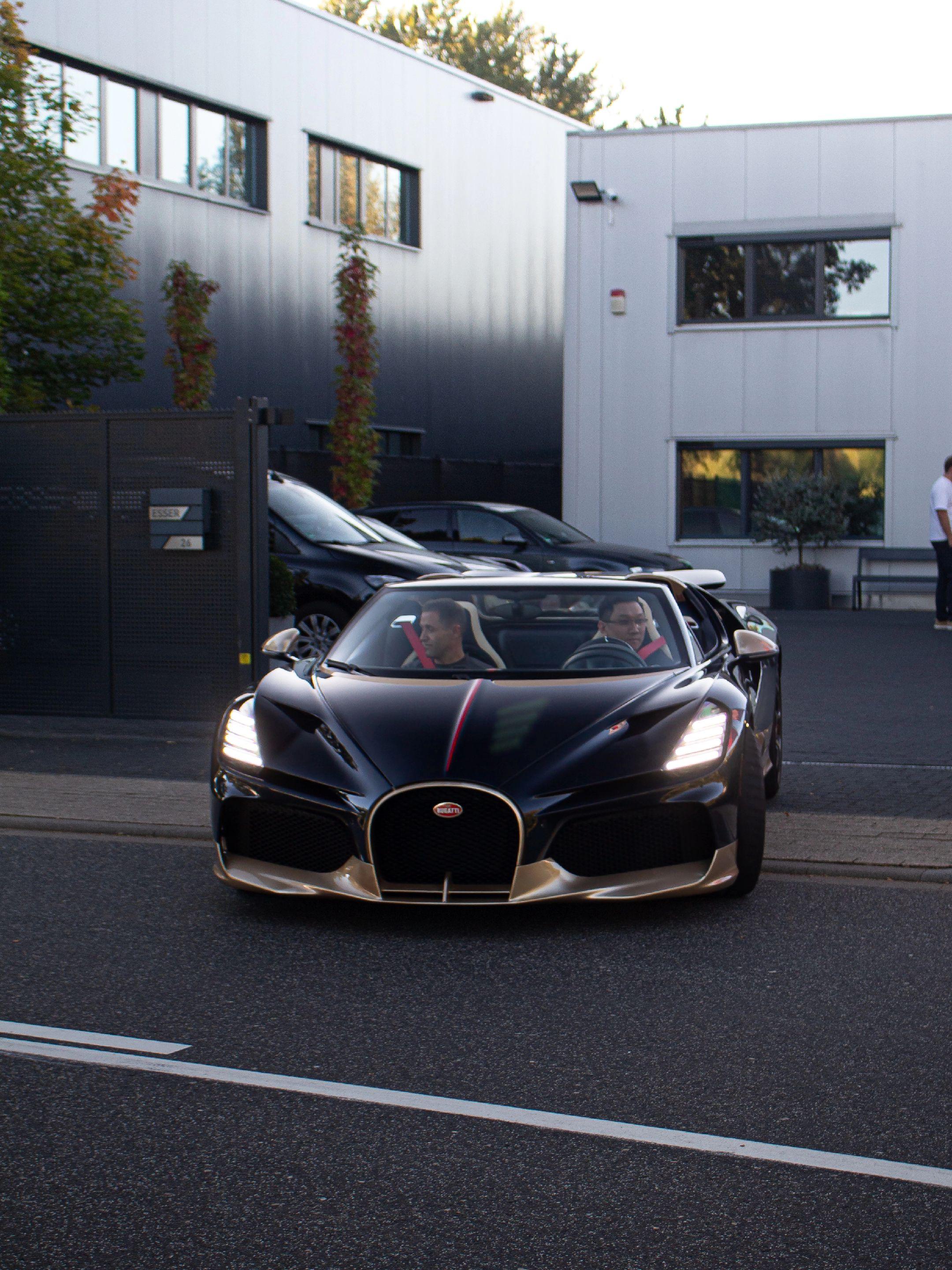 Shinmikeyin的蓝碳与鎏金双拼配色Bugatti W16 Mi...