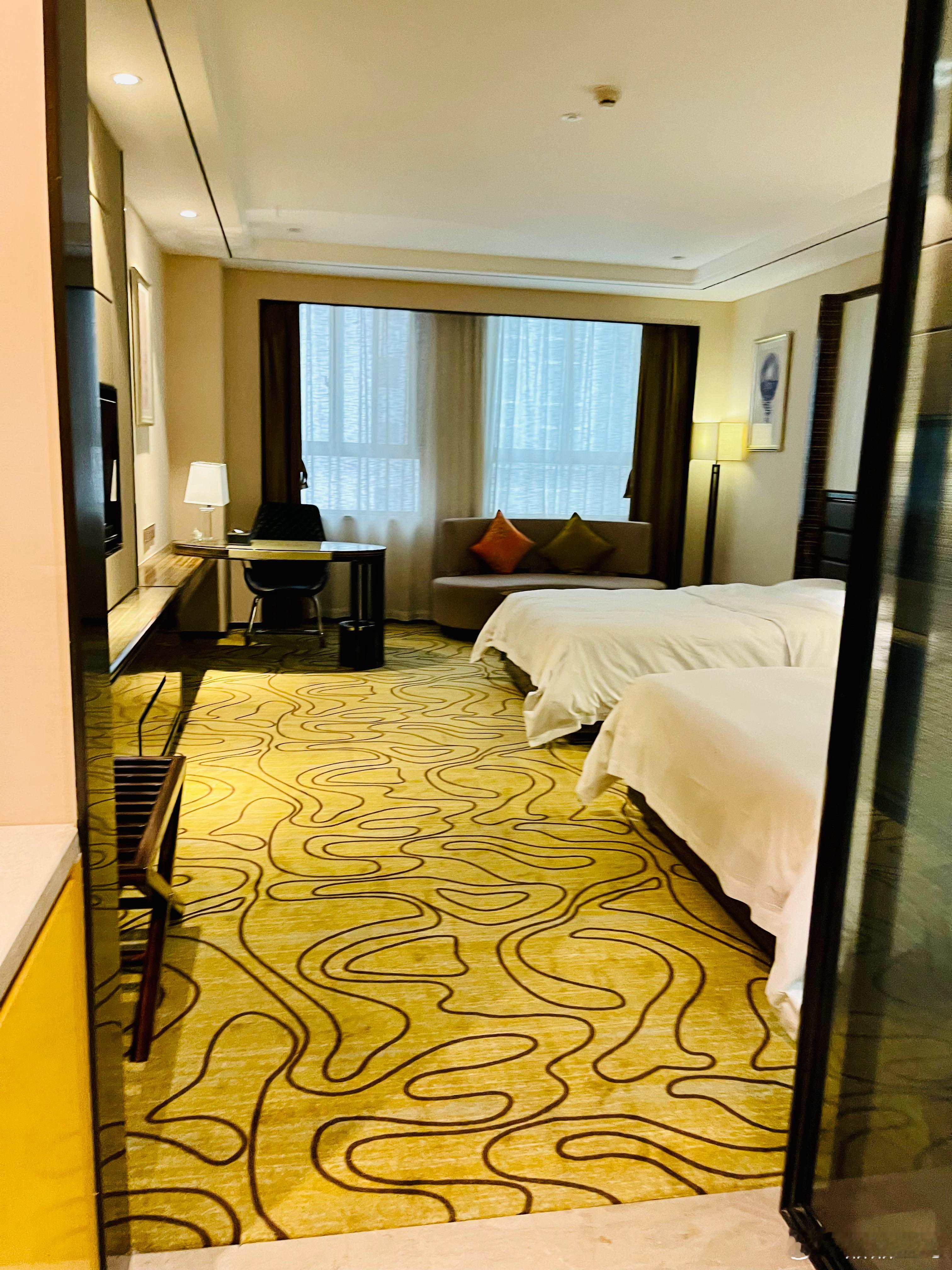 这样的酒店，40多平米的套房，都不用500元/天。这个价格若是在北美，motel