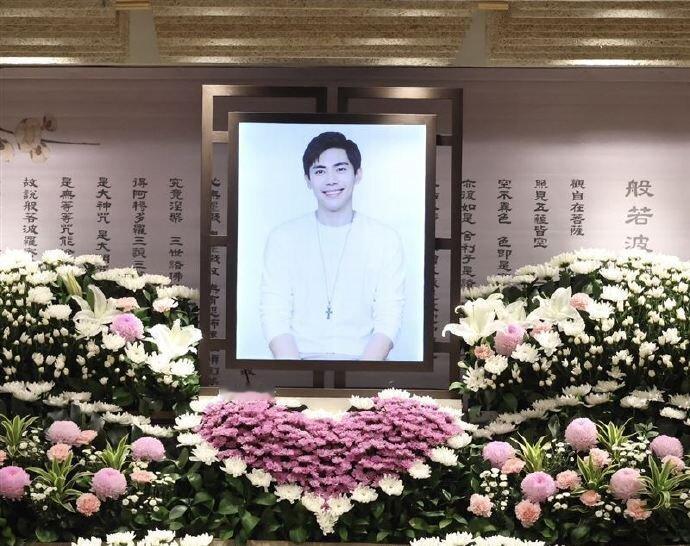 【众星悼念王建隆】陈怡蓉王建隆曾拍薰衣草近日，据台媒消息，43岁的台湾演员王建隆