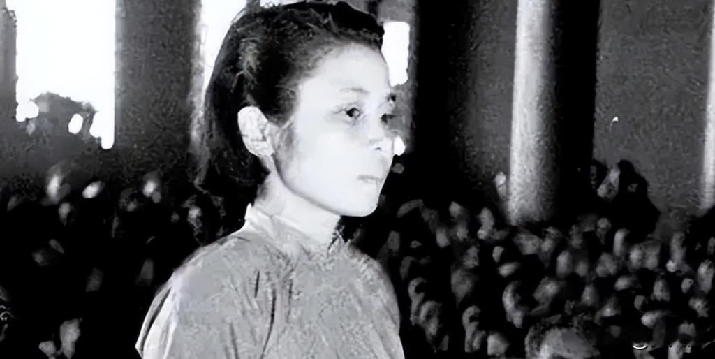 1951年，全国肃清反革命运动深入推进，四川昭化一名隐姓埋名的女教师被检举逮捕。