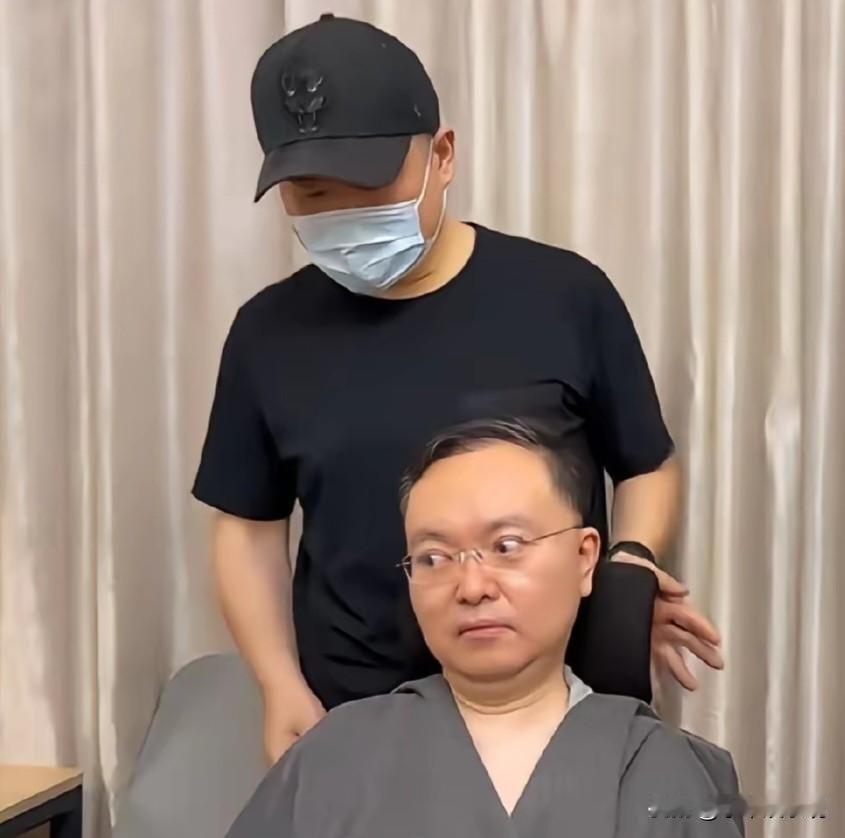 人生考场，蔡磊只剩眼球能动，却硬把绝路走成希望之路。

岳云鹏没洒狗血，进门送快