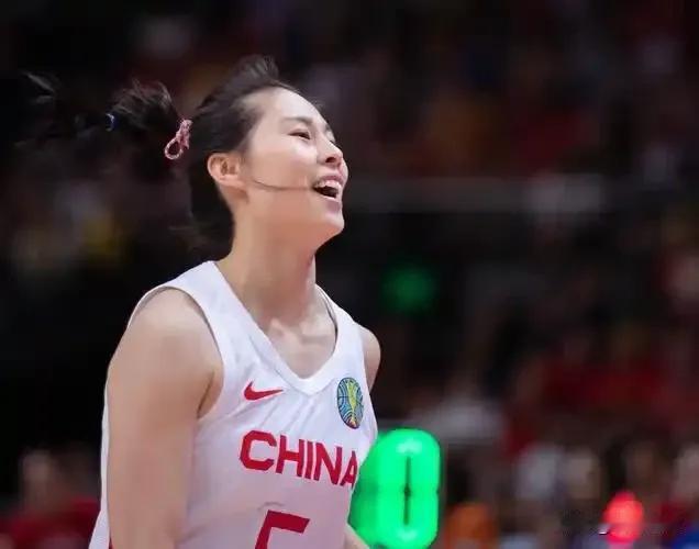 老将出马！北京时间5月28日，国内体育网站直播吧爆料，中国女篮icon后卫王思雨