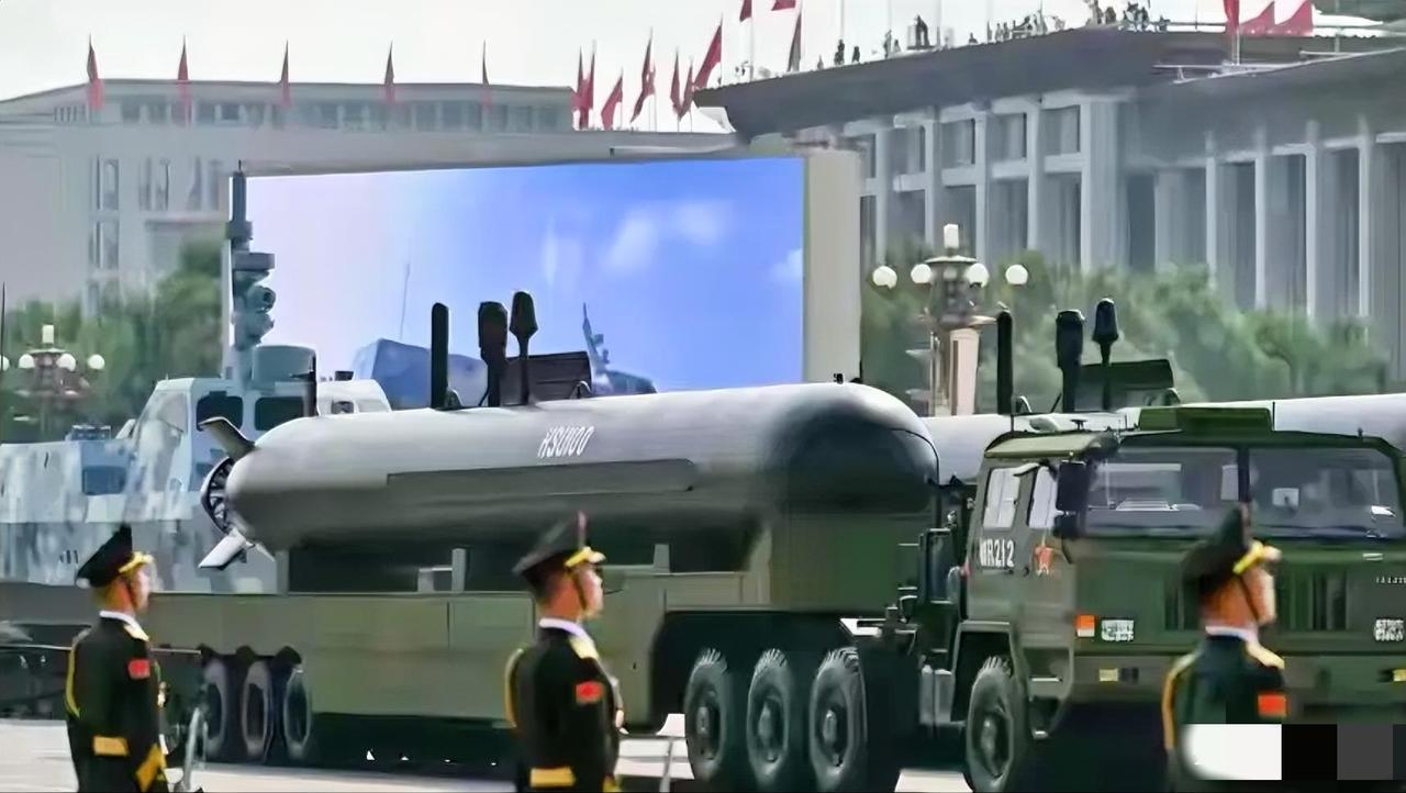 比俄核鱼雷更恐怖！中国万海里无人潜艇横空出世，美本土防线彻底破防
 
漆黑冰冷的