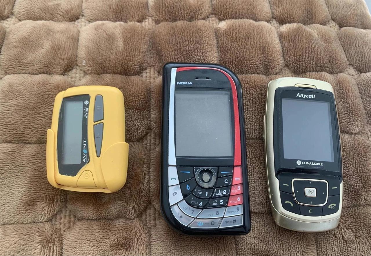 你曾经拥有吗
不用也不能丢弃
这就是曾经的记忆
也是当初的的骄傲
看到他们一幕幕