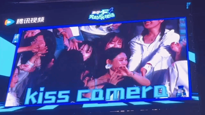 #袁娅维薛凯琪亲了#这个画面真的是我没想到的，而且感觉袁娅维和薛凯琪两个人的关系