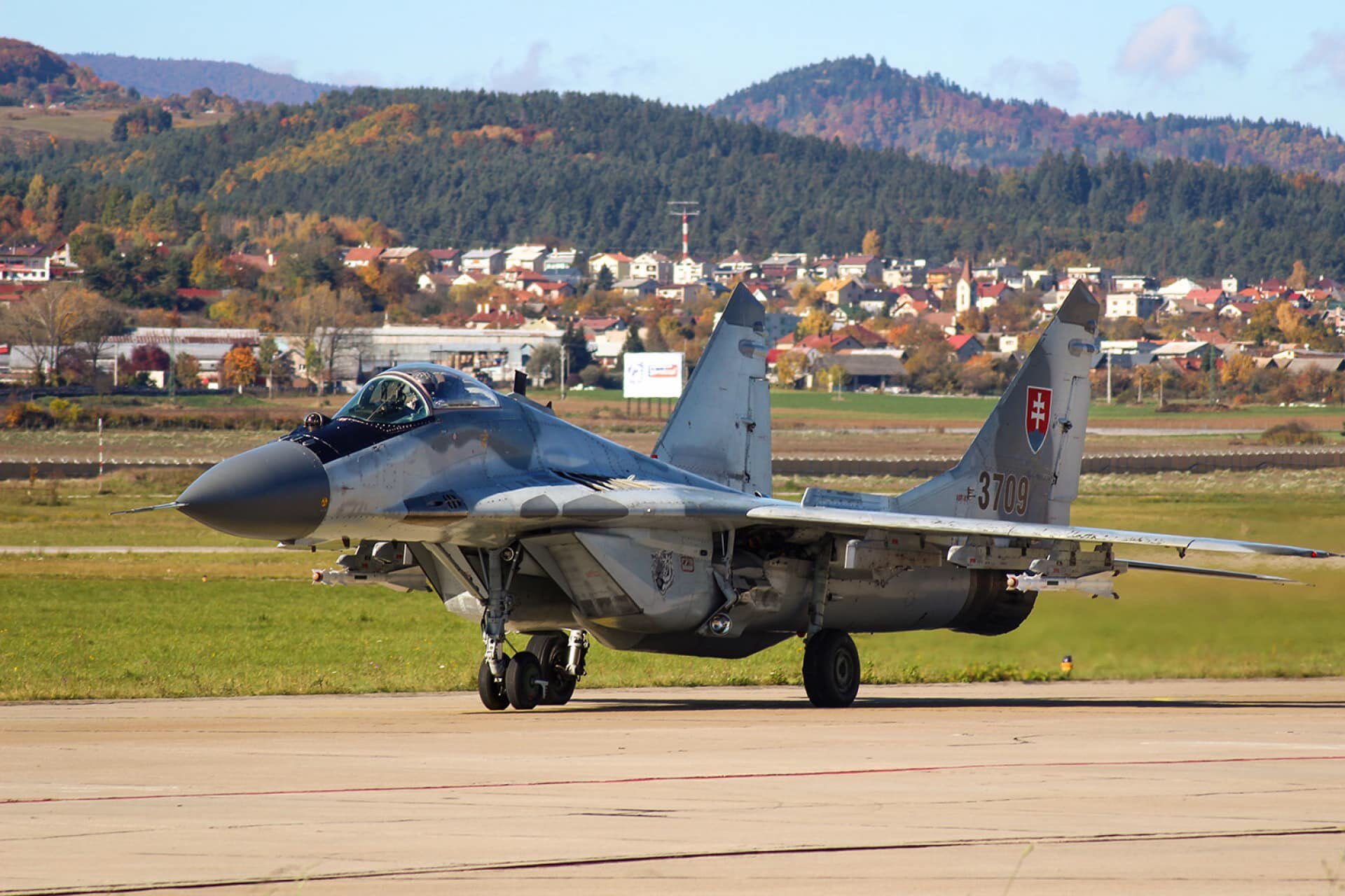 斯洛伐克防长：本国空军13架 MiG-29 都已经全部移交给在乌克兰！[围观][