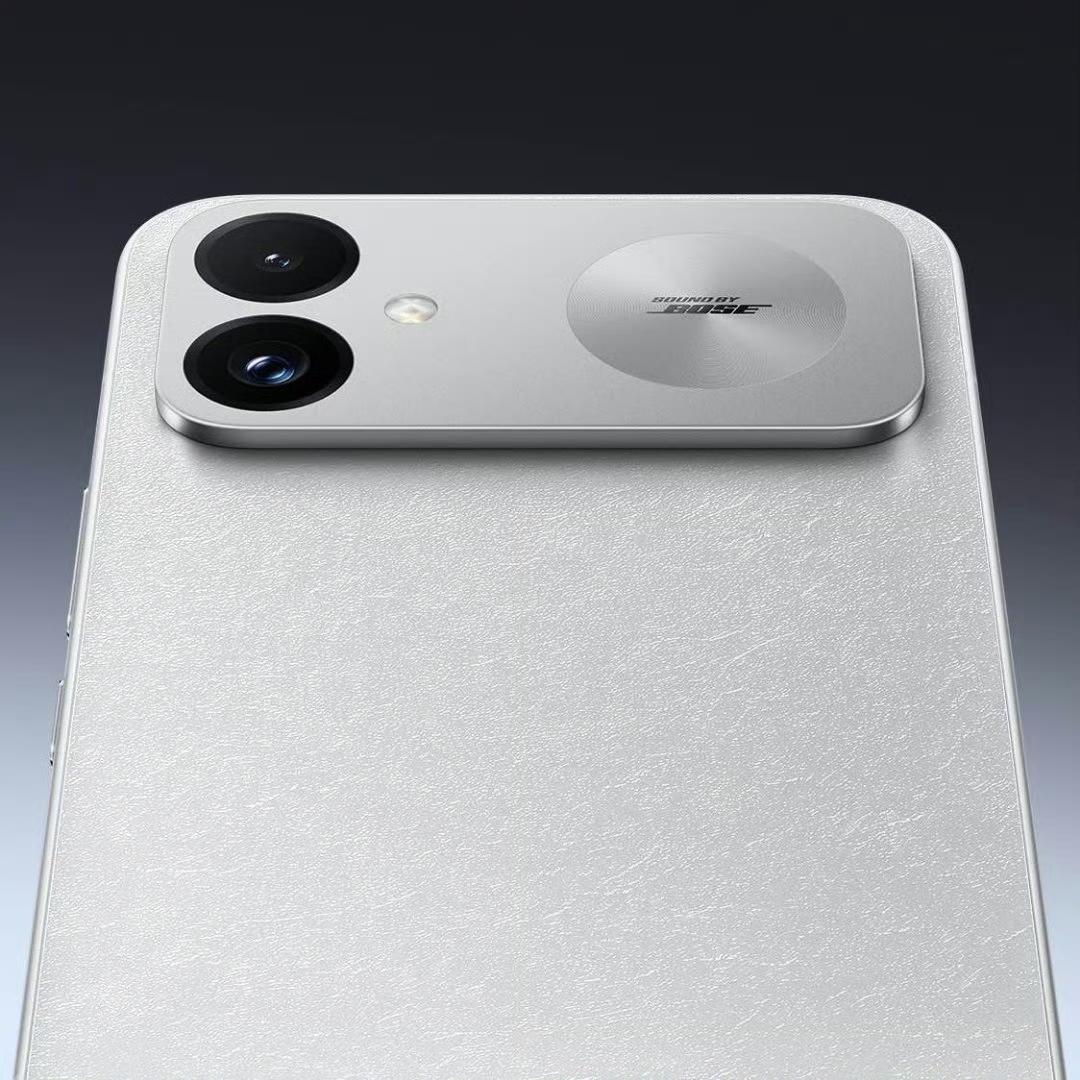 【红米REDMI K100手机全新配色“雪岩白”公布】

REDMI 红米手机官