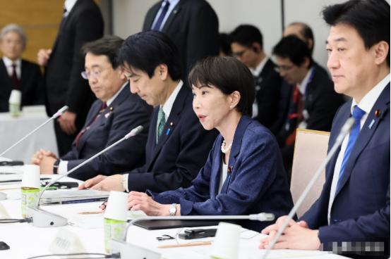 日本主动喊话中国
 
近日，日本首相高市早苗透露，计划在 5 月上旬对外进行一次