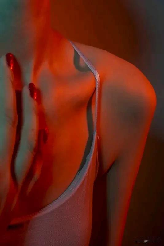 中方制裁20家美国企业 中方制裁20家美国企业，干得漂亮！近日，美国大规模向中国