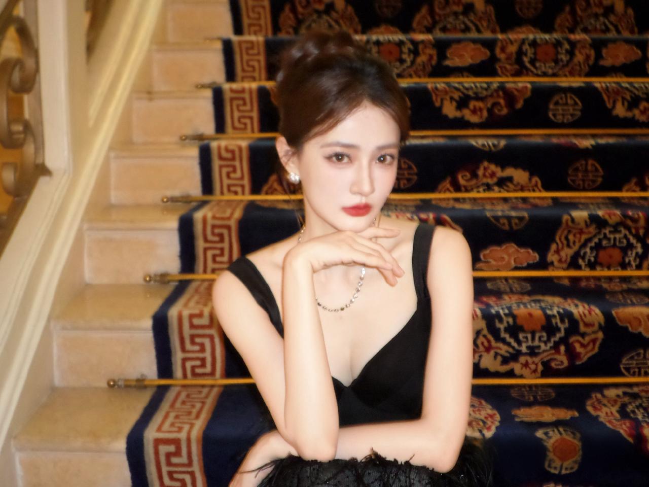 璐璐好美[飞吻]
徐璐