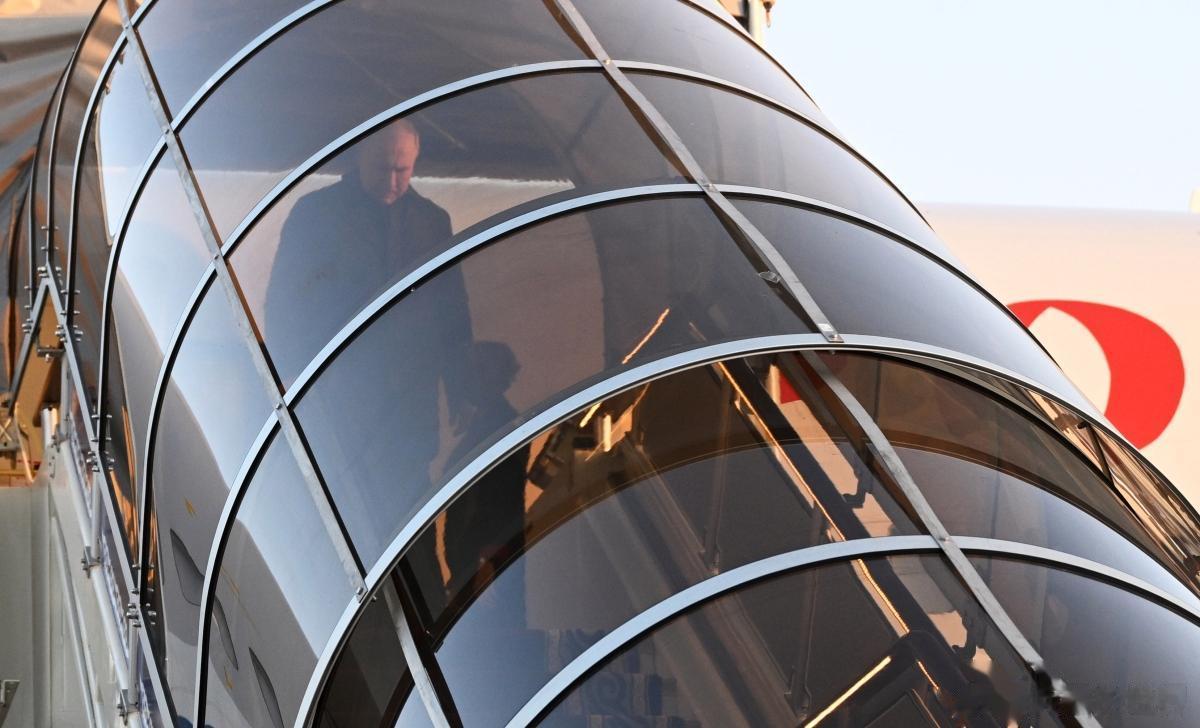 这么多人来华，也只有普京的安全规格最高。#国际情报员##利剑计划# 普京来参加峰