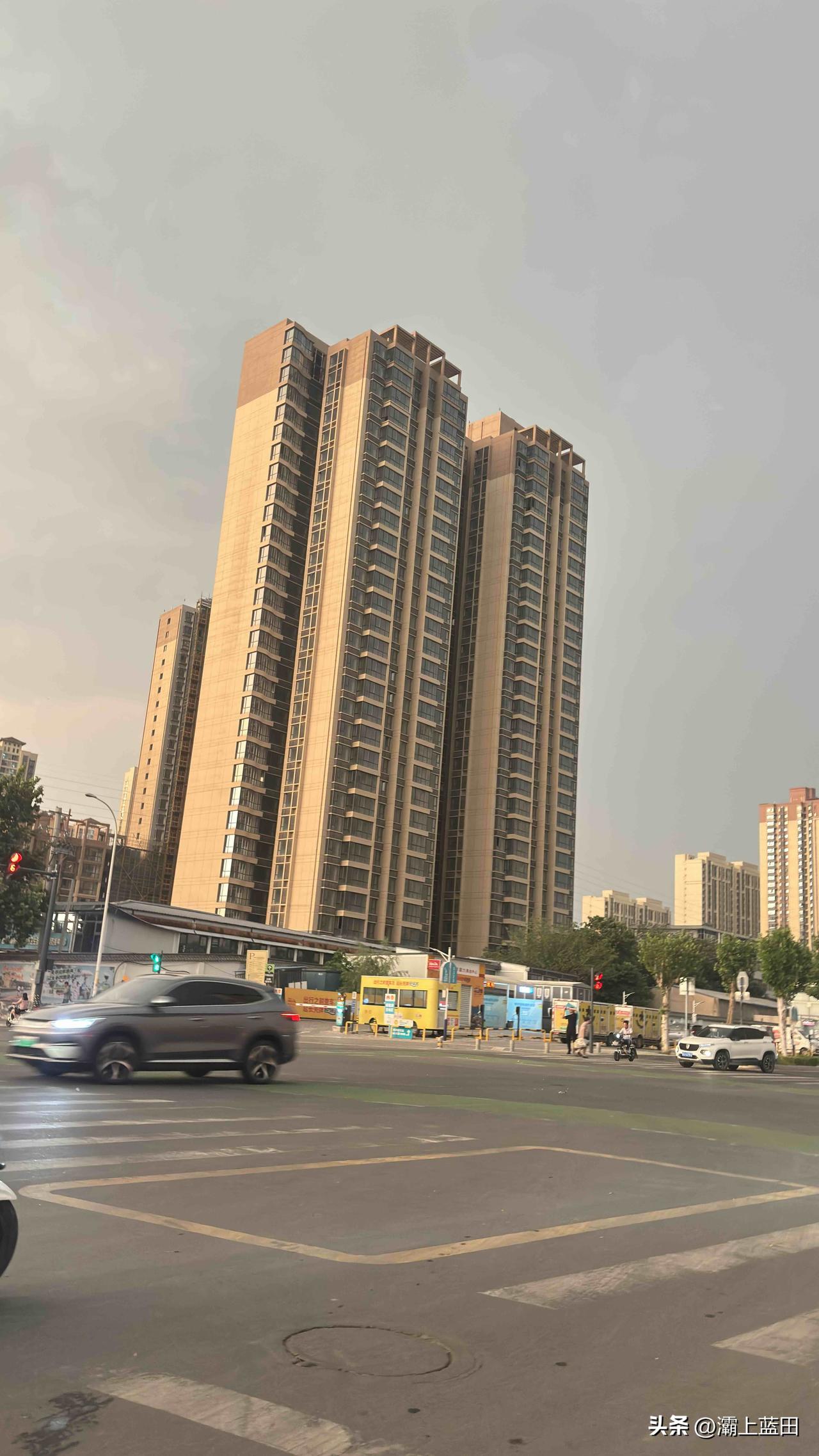 西安穆将王这楼，现在有人住了吗？
