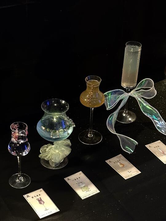 成都真的不缺喝漂亮酒的地方。。。。。