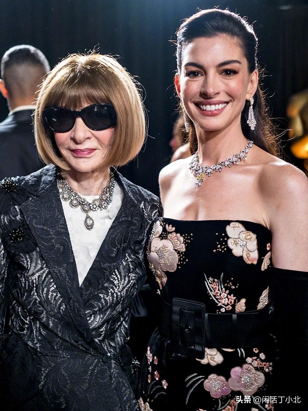 外娱资讯，安妮·海瑟薇身穿 Valentino  2026 春夏高定系列立体刺绣