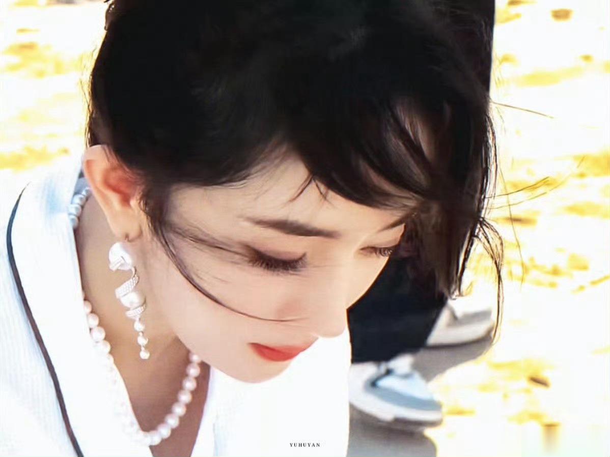 #杨幂一个vlog去了3个地方# 从吉林到三亚再到澳门，从北到南，40℃的温差，