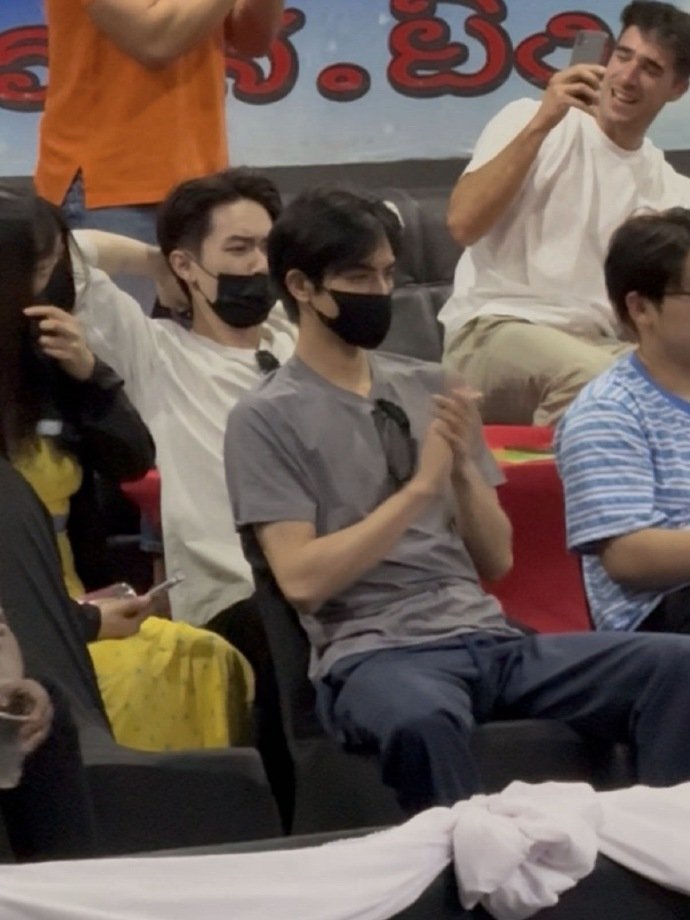 宋威龙模糊的画质高帧率的眉眼 宋威龙模糊的画质高帧率的眉眼，网友在清迈偶遇宋威龙