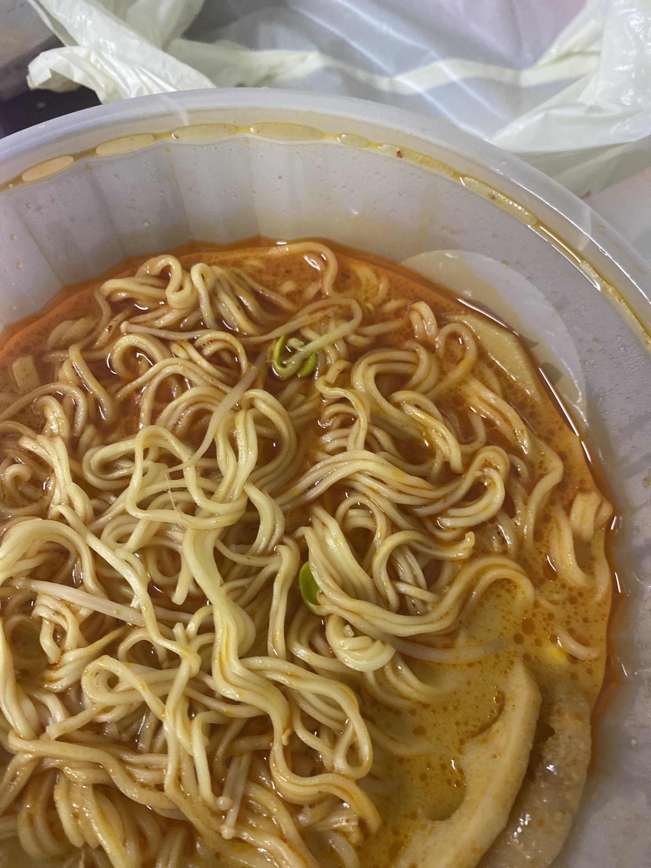 你觉得这个世界上最爱你的人是谁肯定是自己的母亲大人了，有好的永远想着你