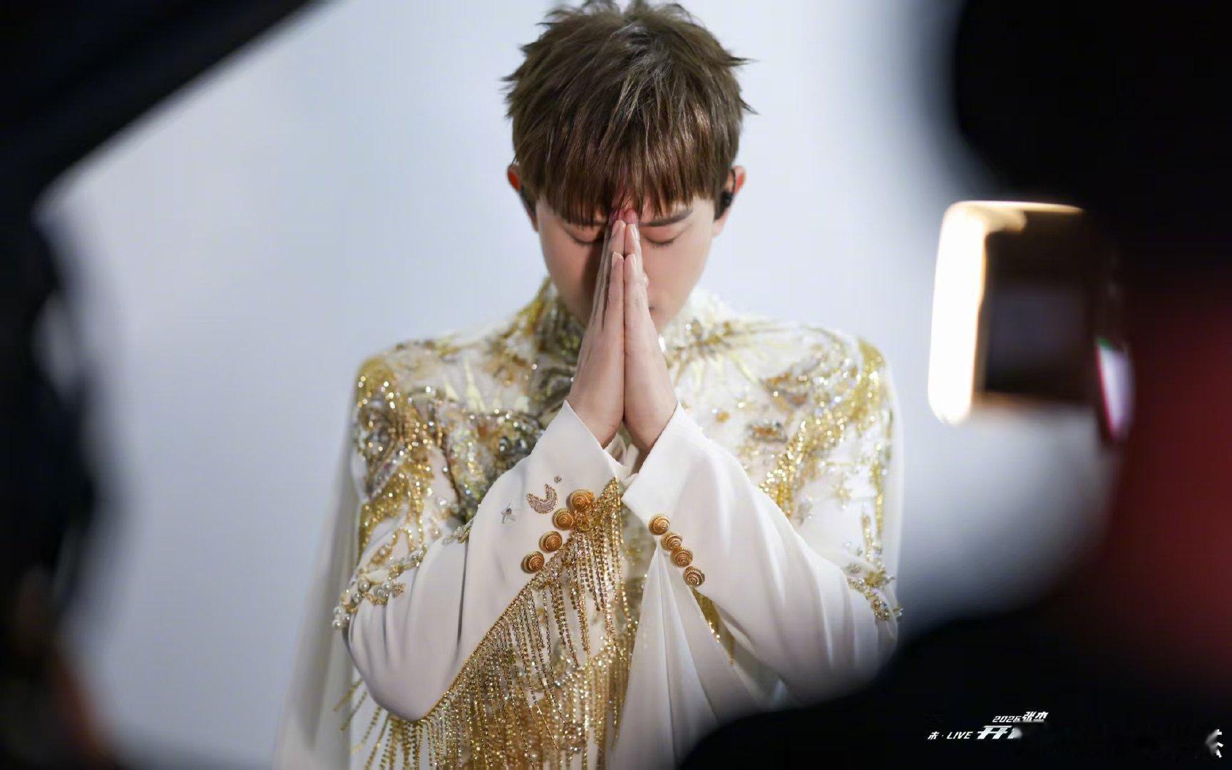 张杰高飞尾奏衔接勿忘心安张杰还在坚持手搓被张杰的音乐创意折服，全程手搓打造liv