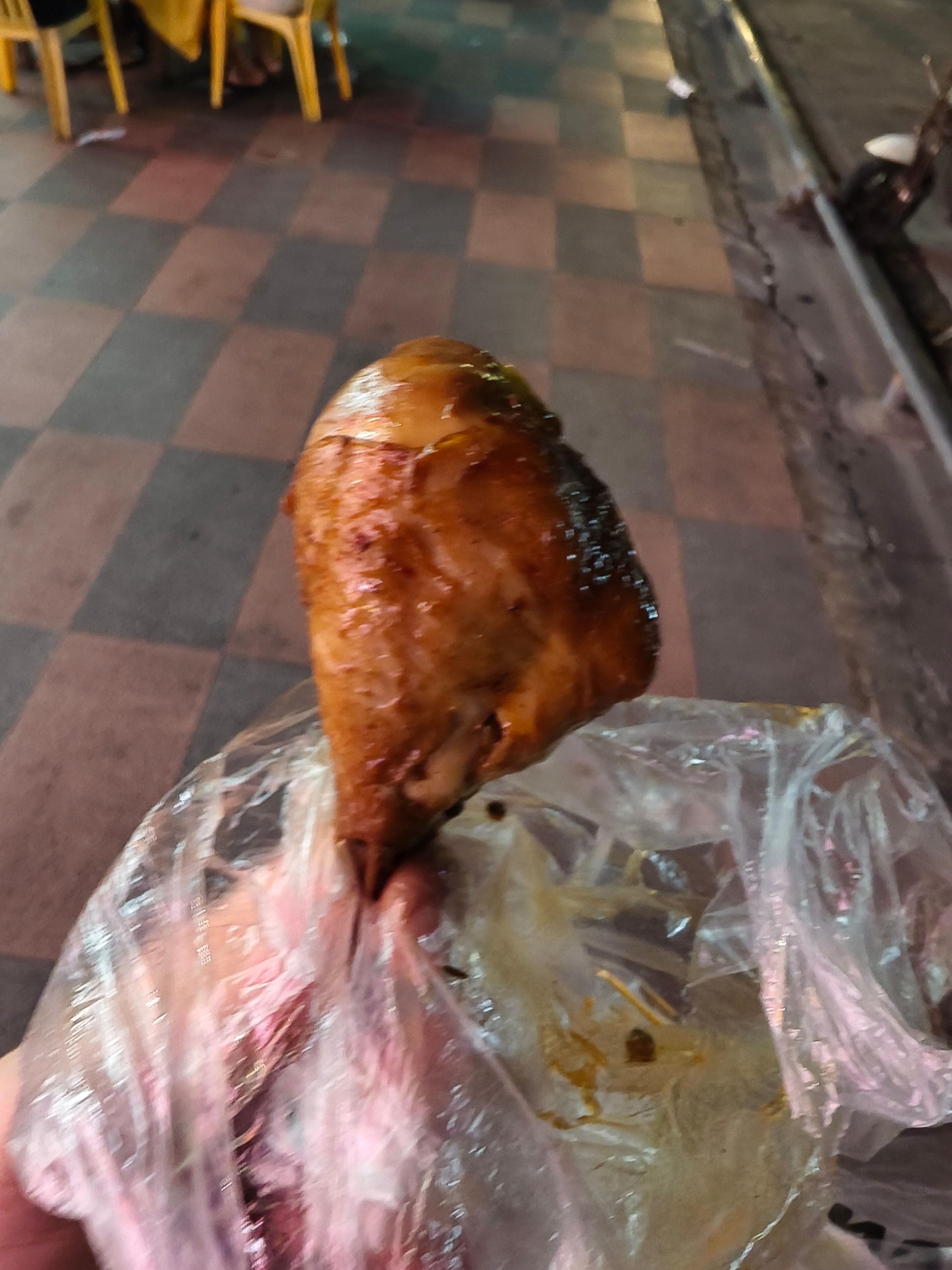 事实证明5点吃一个苹果当晚饭根本忍到的第二天，本来想出门买点水果的，结果先是买了