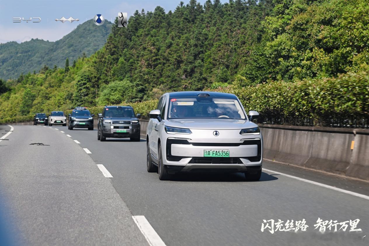 比亚迪这次联手“丝绸之路万里行”，用新能源车队重走药、丝、瓷、茶古道，途经西安、