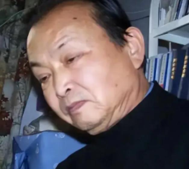 2004年12月，一名在金三角贩毒集团的卧底警察，在经过海关的时候，突然被人拦下