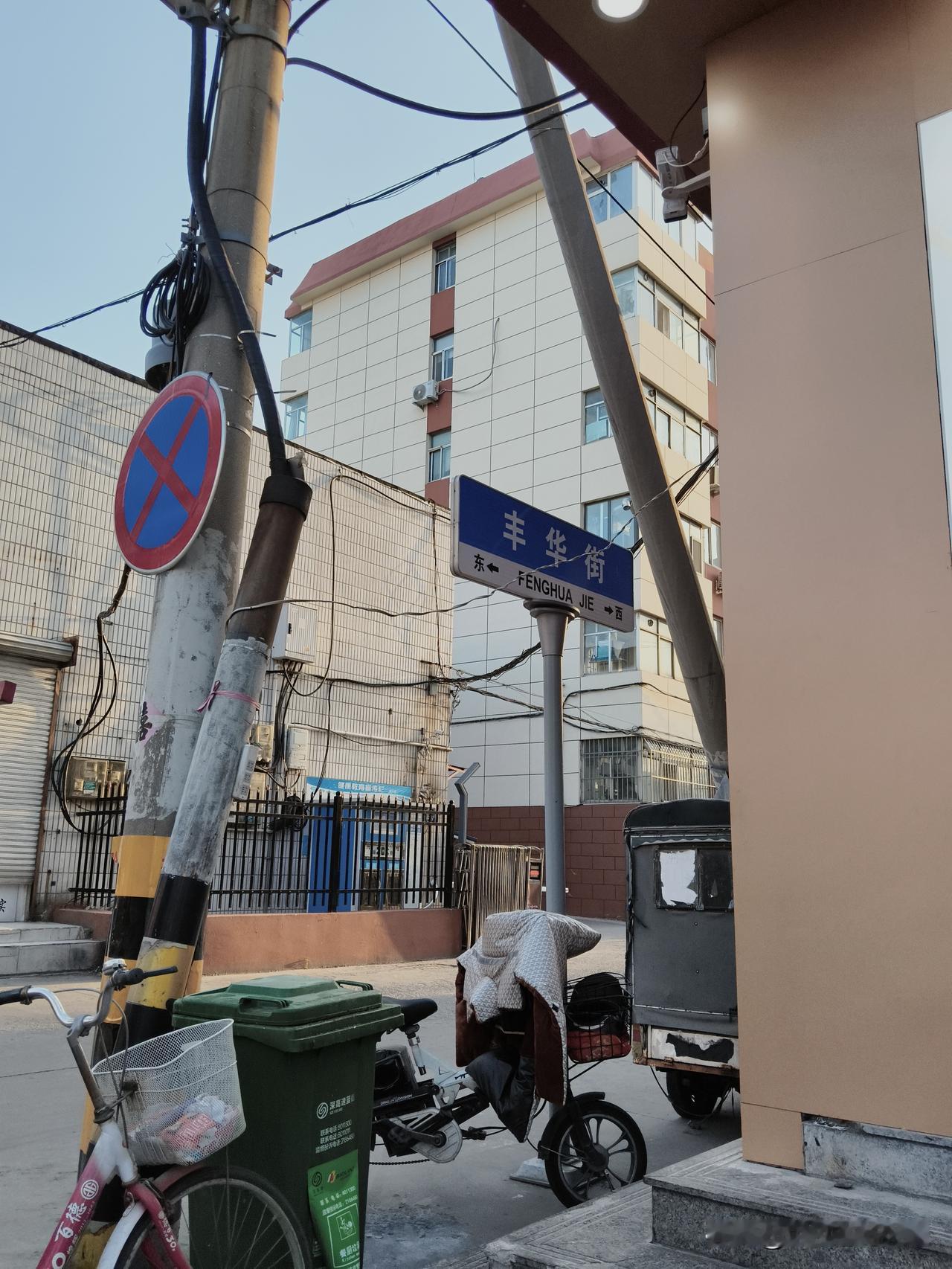 又说起老楼步梯，按电梯的事儿。这次出门，看到一些新楼盘，伫立在公路两旁，新楼都有