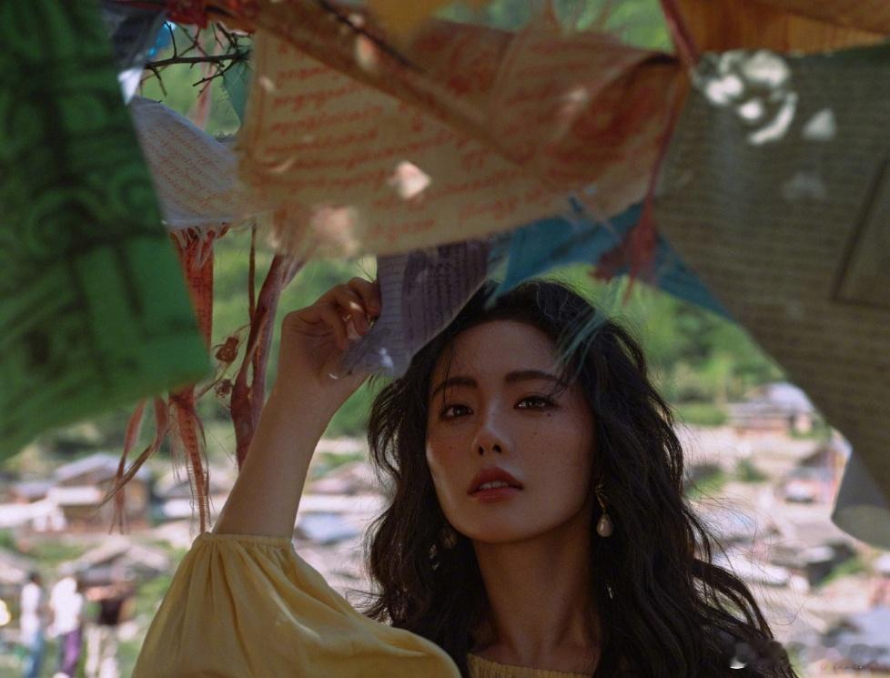 张嘉倪离婚后首封张嘉倪离婚后状态看了这组照片才明白，什么叫“离开错的才能和对的相