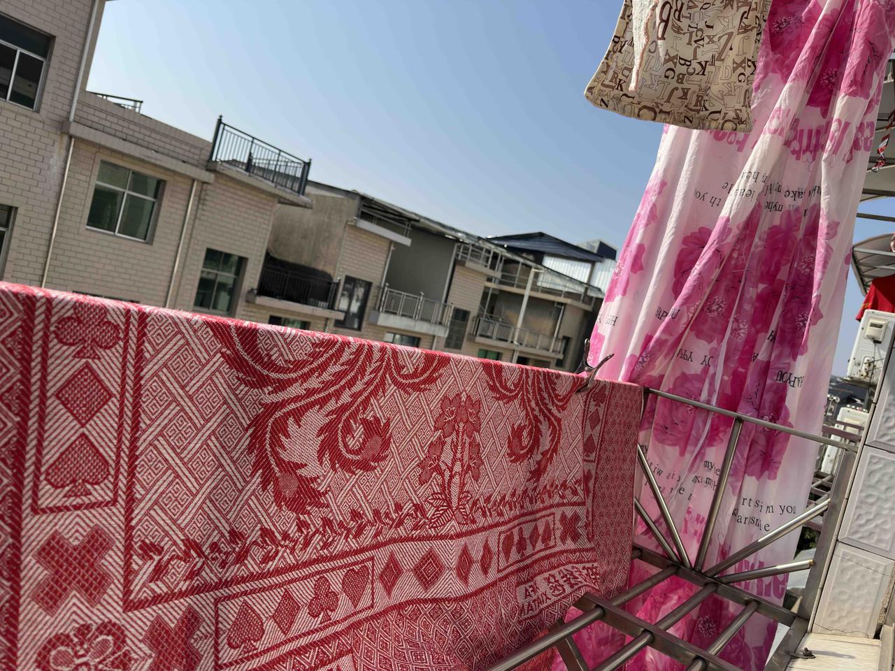 过年前的最后一个艳阳天，好好利用起来，洗洗晒晒。

这几天太忙，还有一些年前必做