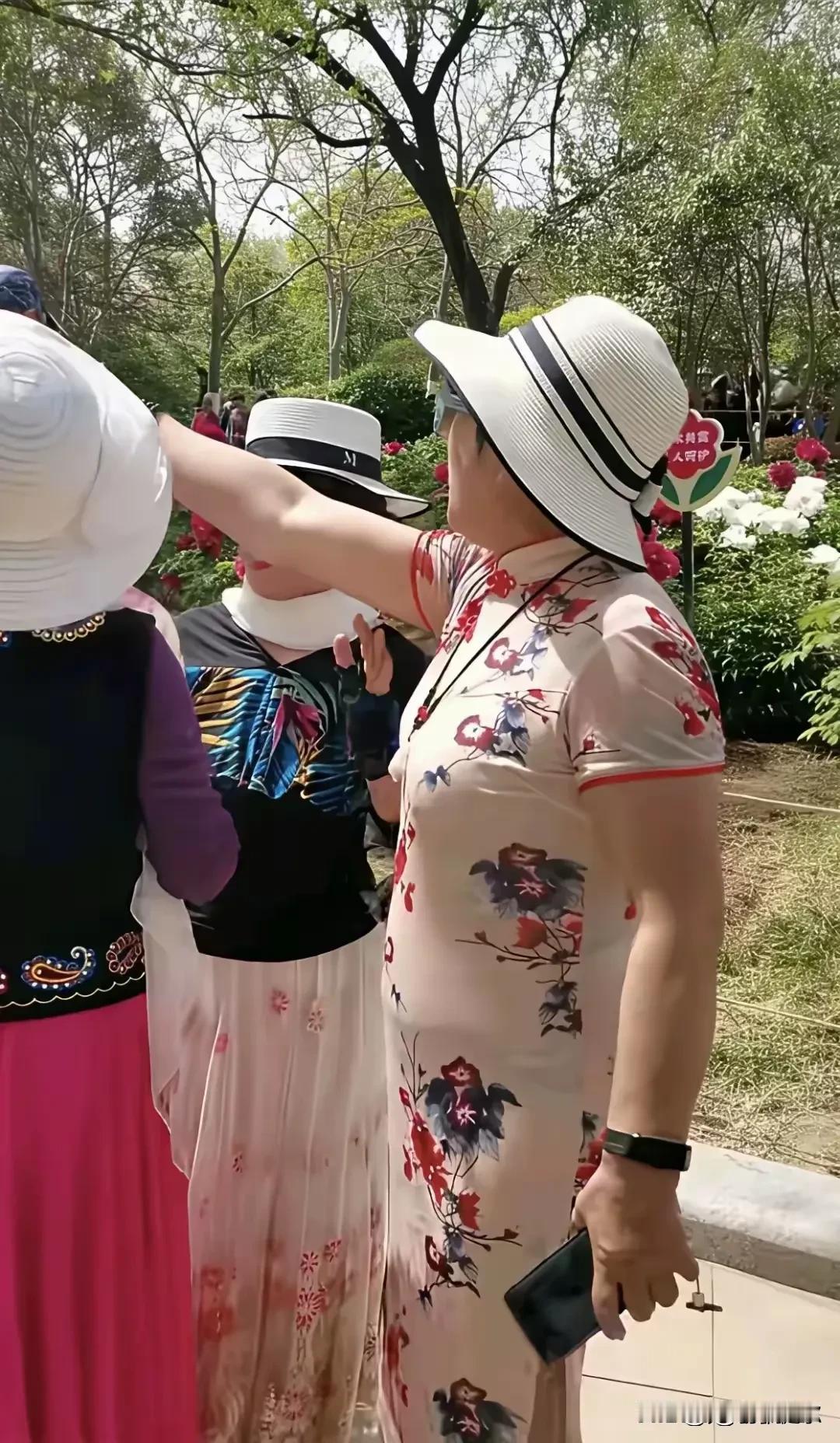 穿瞎了国美良装，
丢尽了齐鲁颜面[炸弹]