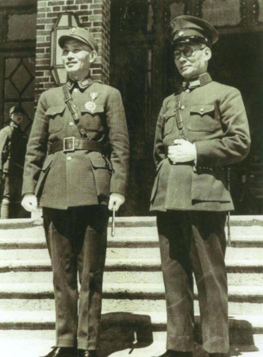 1947年，国民党上将龙云送女儿出国留学，刚到火车站，大队宪兵赶到，带队军官说：