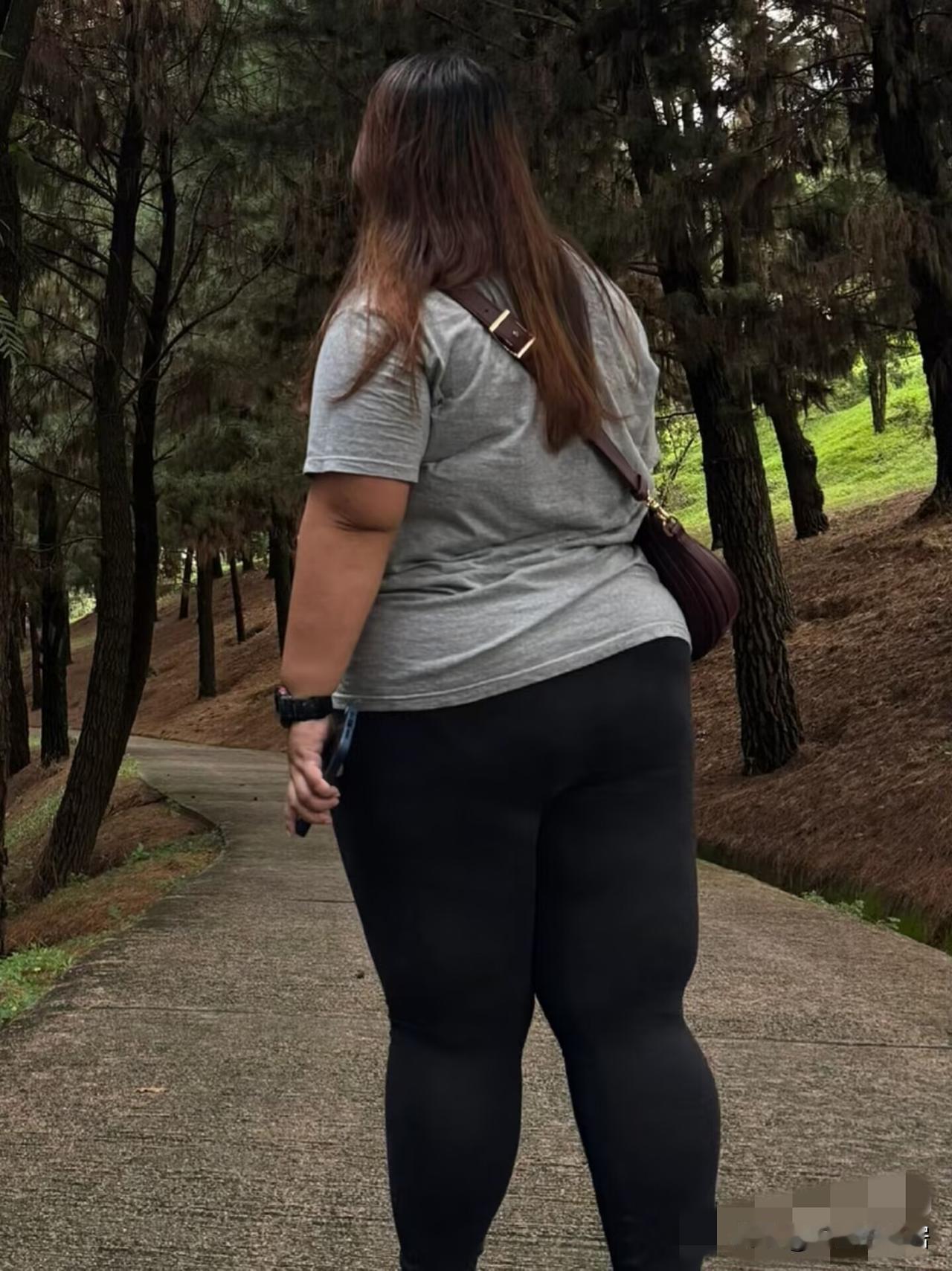 我发现一个奇怪的现象，
大多数女人一旦上了岁数，特别是一些退了休的人，别管你是不