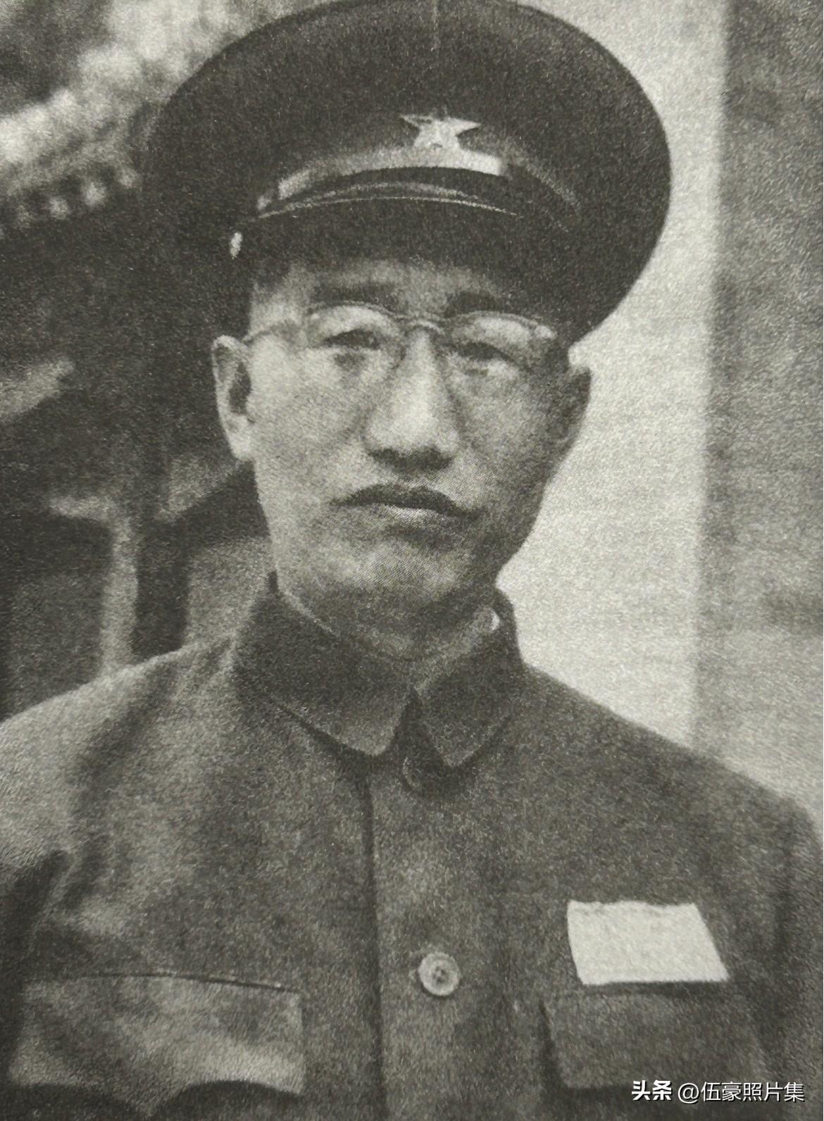 1949年10月，中华人民共和国宣告成立，徐向前任新中国首任解放军总参谋长。徐向