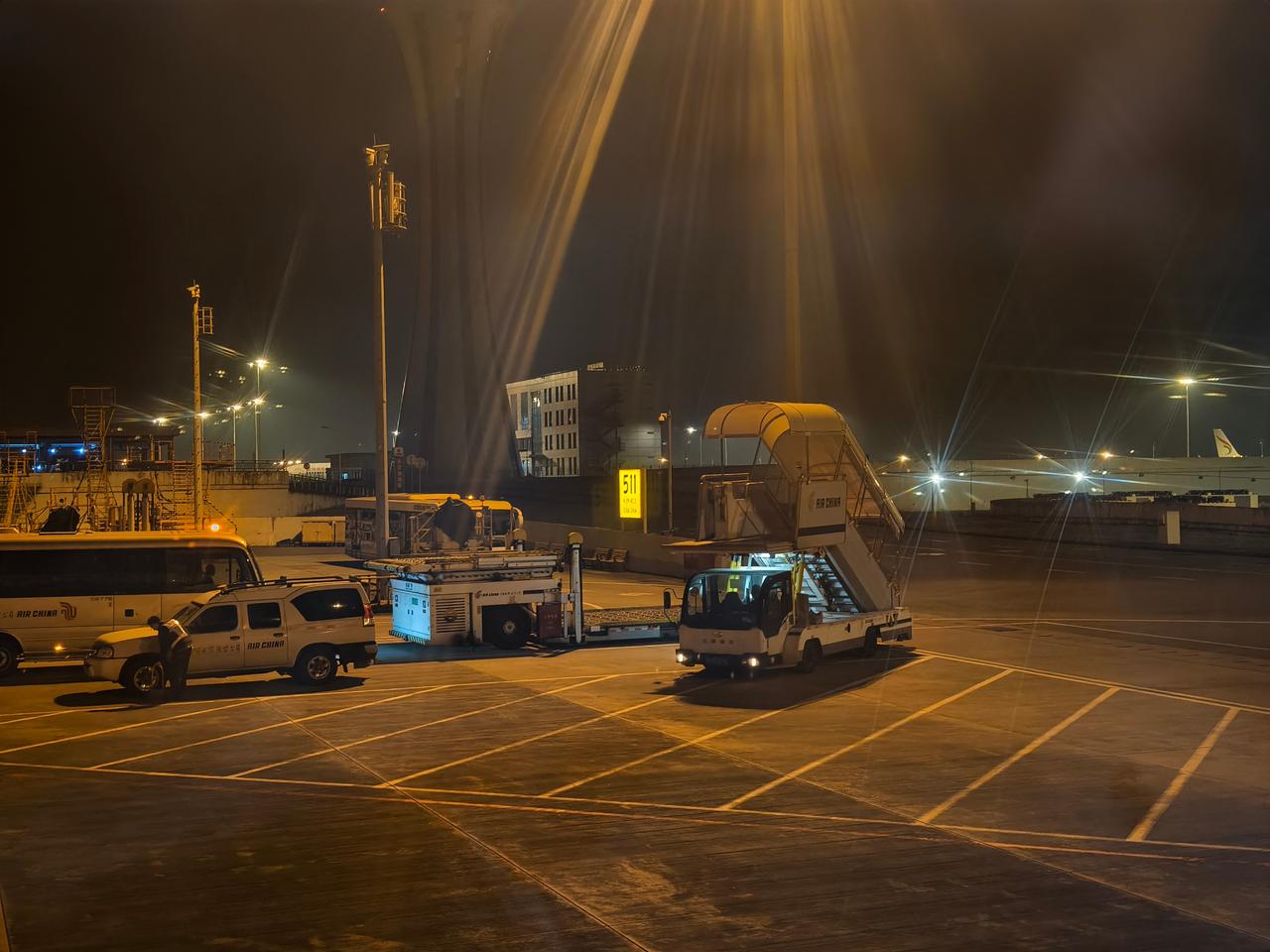 [苦涩]又是摆渡车……