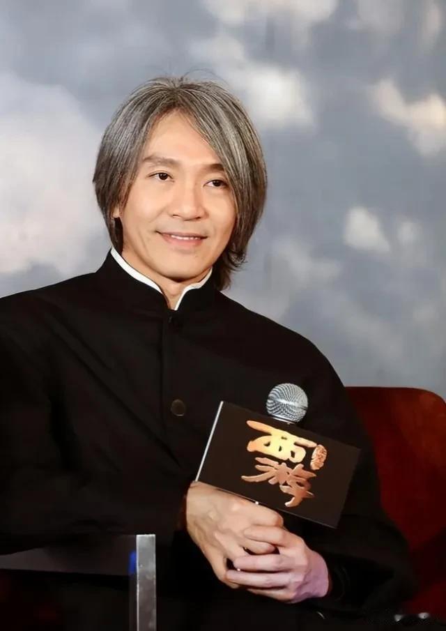 #成龙和周星驰相比,谁的地位更高?#
成龙是国际的，
周星驰是国内的。
国内周星